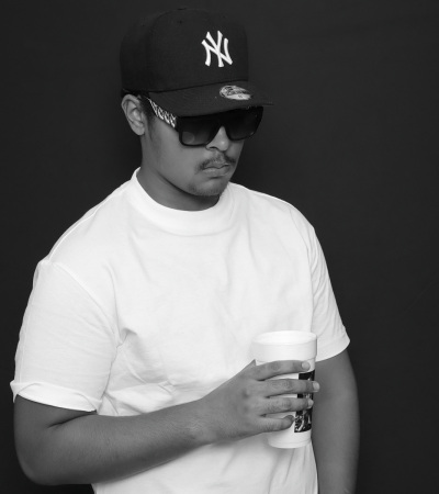 JJ Rock Photo Booth - Black and Gold Portrait